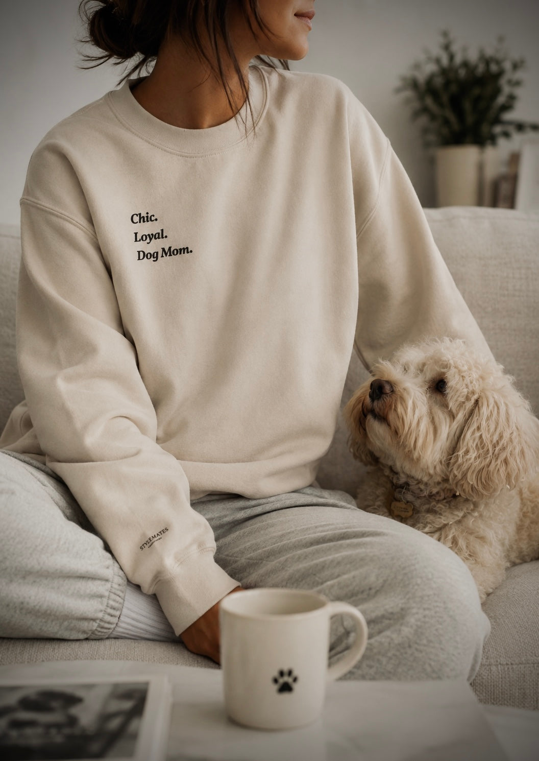 Pullover "Chic. Loyal. Dog Mom"